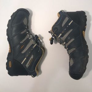 Keen Hiking Shoes Size 4